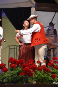 Piąty dzień Tygodnia Kultury Beskidzkiej w Wiśle - występy w wiślańskim amfiteatrze - Zespół Istebna